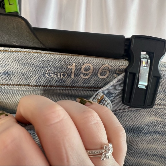 Gap Sexy Boyfriend Distressed Light Wash Jeans, size 28 AS IS - Picture 5 of 9